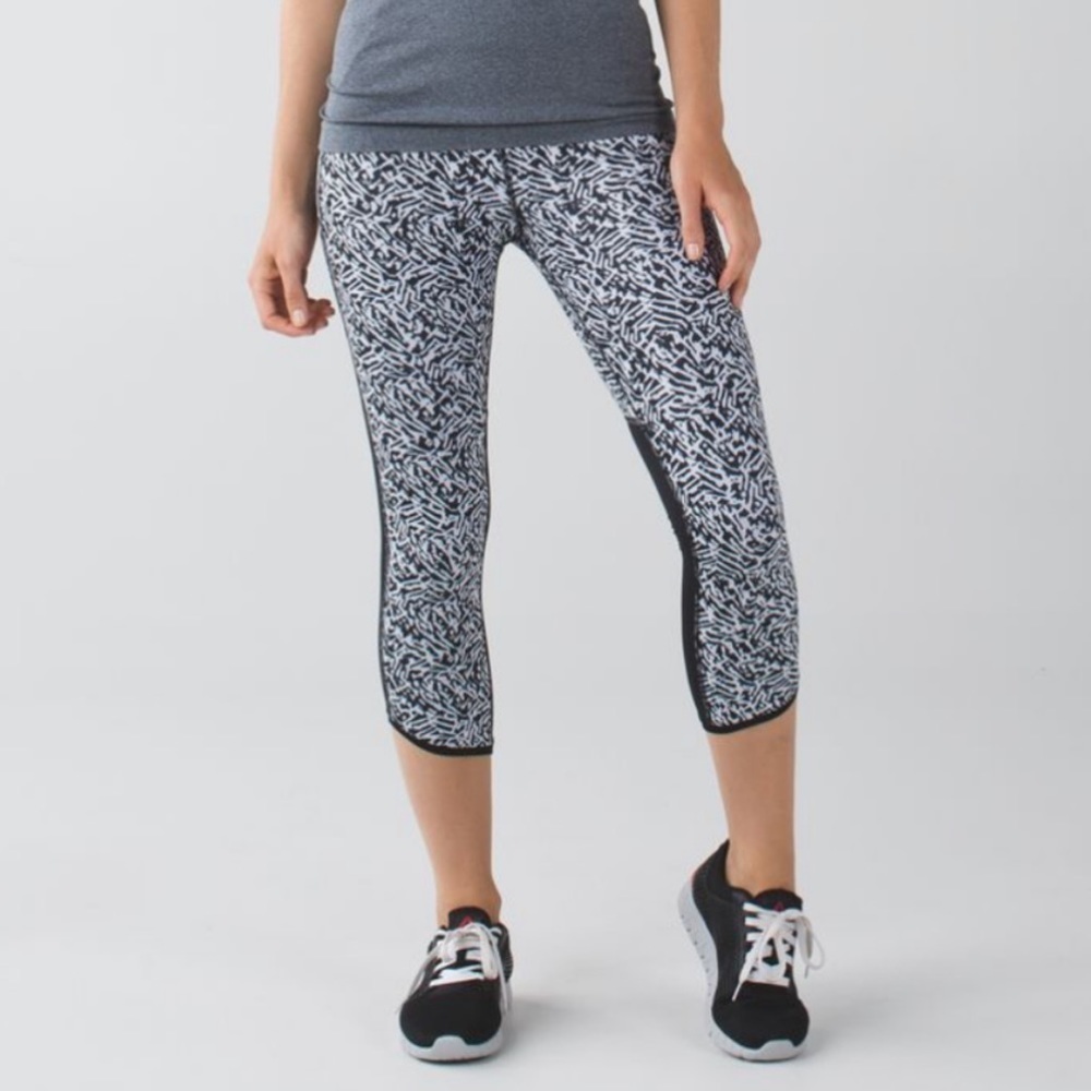 Lululemon Pace Pusher High Rise Crop Leggings Black Animal Print Reflective 8